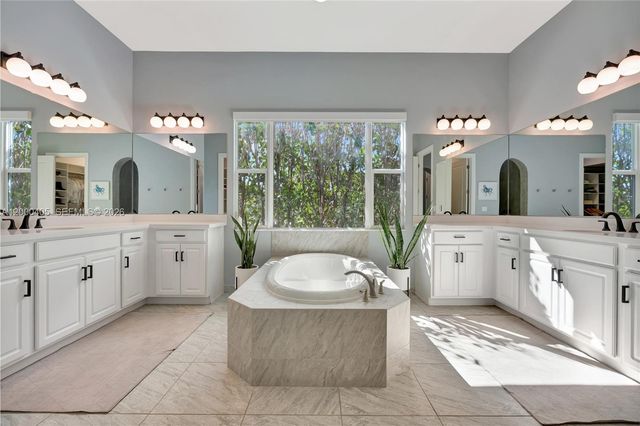 8150 SE Grassy Hollow Trl, Jupiter, FL 33458