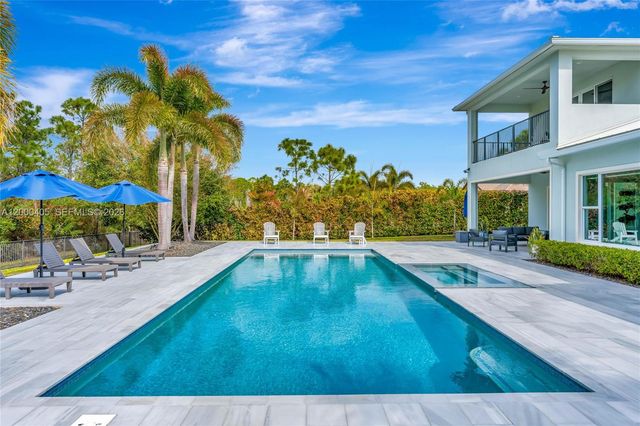8150 SE Grassy Hollow Trl, Jupiter, FL 33458