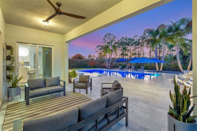 8150 SE Grassy Hollow Trl, Jupiter, FL 33458