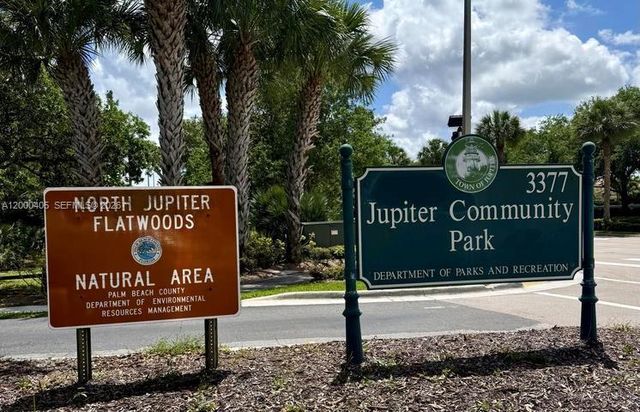 8150 SE Grassy Hollow Trl, Jupiter, FL 33458