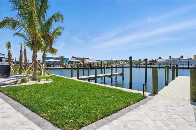 855 Lagoon ST 1, Fort Myers Beach, FL 33931