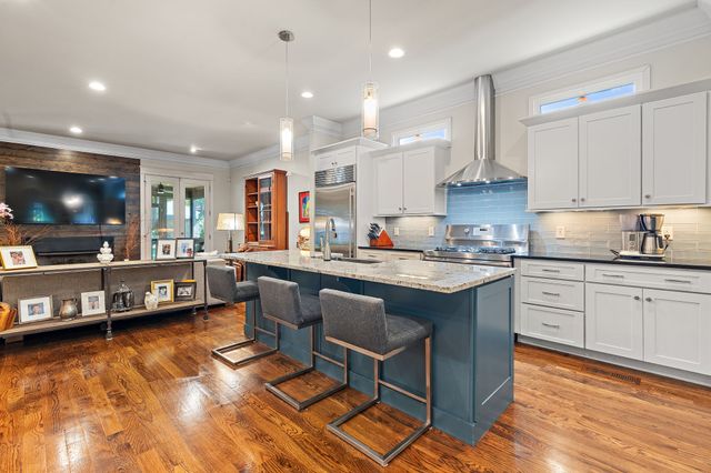 3808 Cross Creek Rd, Nashville, TN 37215