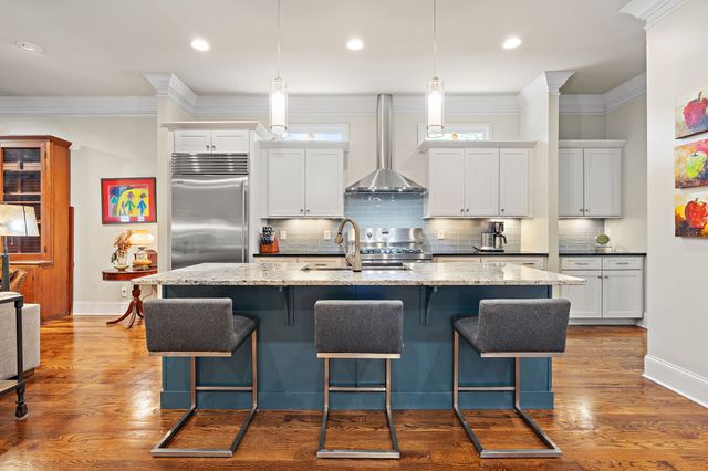 3808 Cross Creek Rd, Nashville, TN 37215