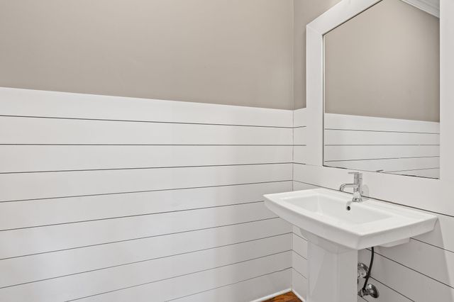 3808 Cross Creek Rd, Nashville, TN 37215