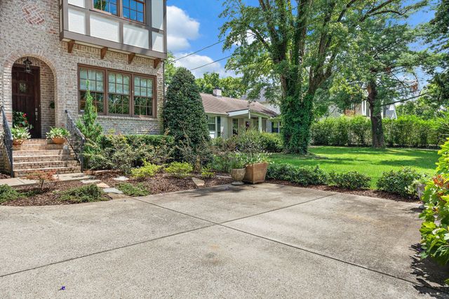 3808 Cross Creek Rd, Nashville, TN 37215