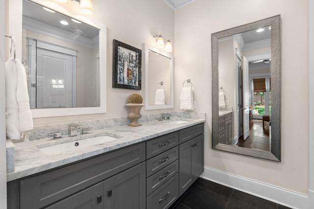 3808 Cross Creek Rd, Nashville, TN 37215