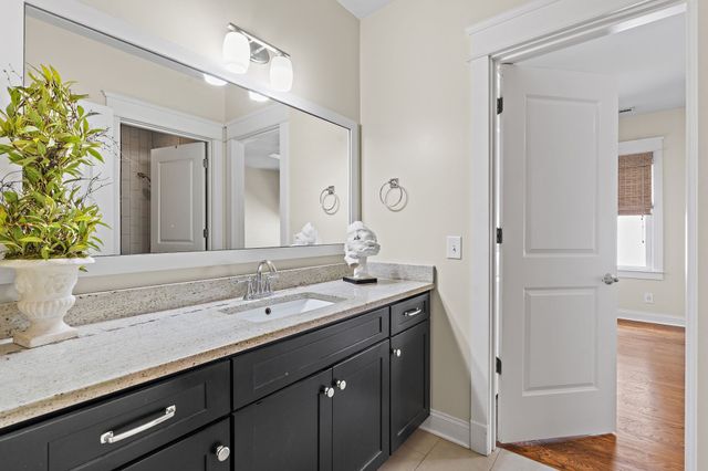 3808 Cross Creek Rd, Nashville, TN 37215