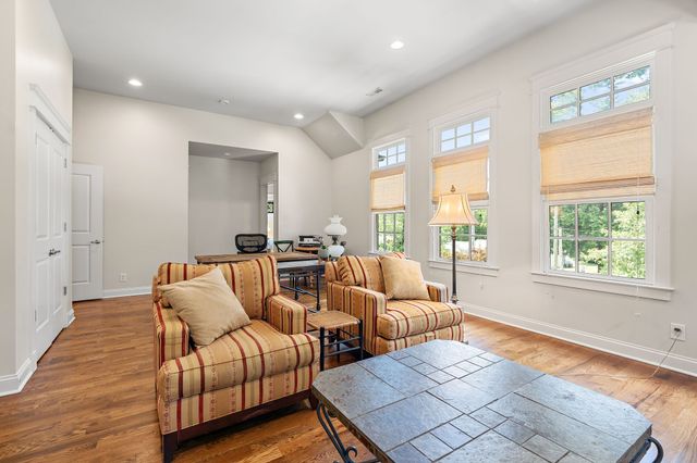 3808 Cross Creek Rd, Nashville, TN 37215