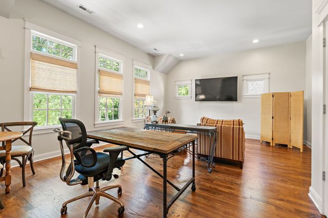 3808 Cross Creek Rd, Nashville, TN 37215