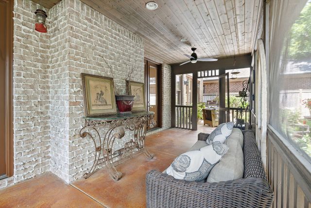 3808 Cross Creek Rd, Nashville, TN 37215