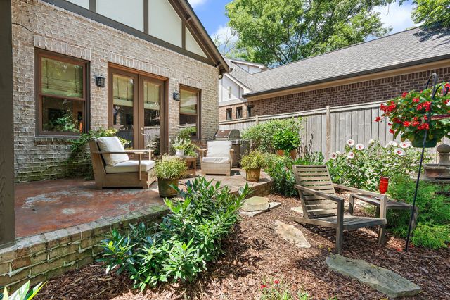 3808 Cross Creek Rd, Nashville, TN 37215