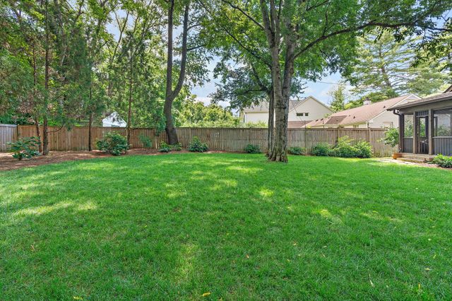 3808 Cross Creek Rd, Nashville, TN 37215