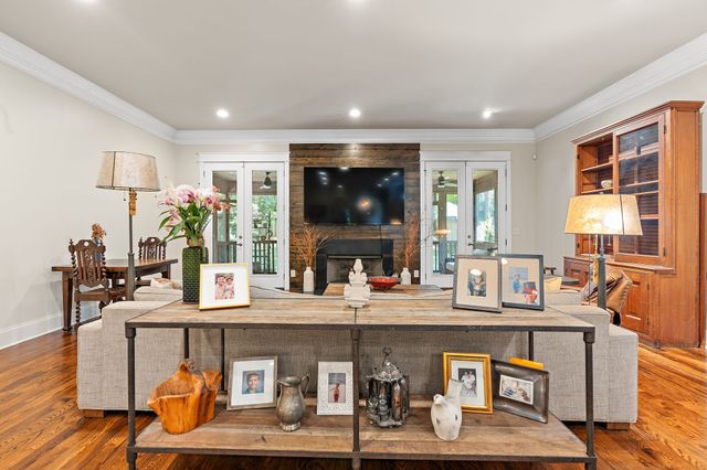 3808 Cross Creek Rd, Nashville, TN 37215