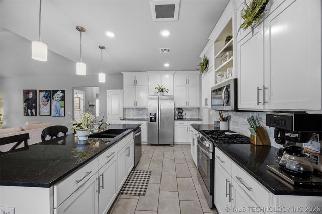 7403 E 87th Street N, Owasso, OK 74055