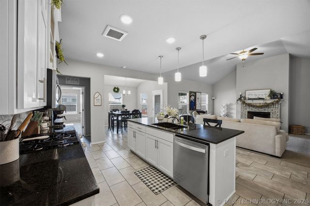 7403 E 87th Street N, Owasso, OK 74055