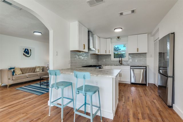 927 S Franklin Street, Dallas, TX 75211