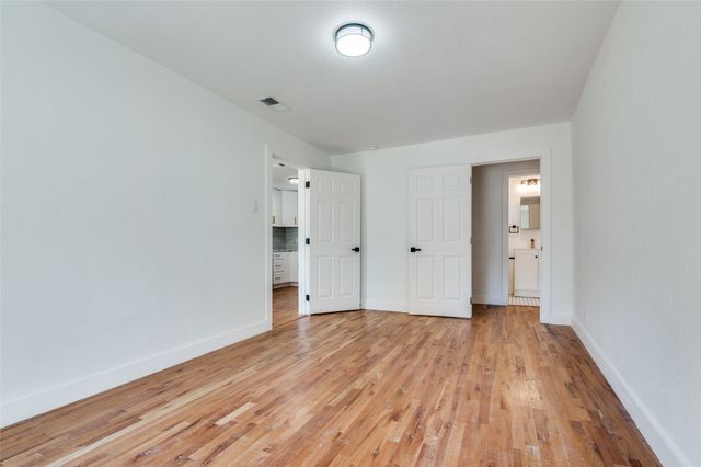 927 S Franklin Street, Dallas, TX 75211