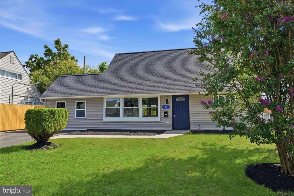 32 IRIS RD, LEVITTOWN, PA 19057 — photo 2