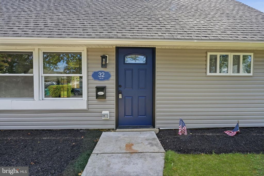 32 IRIS RD, LEVITTOWN, PA 19057 — photo 3