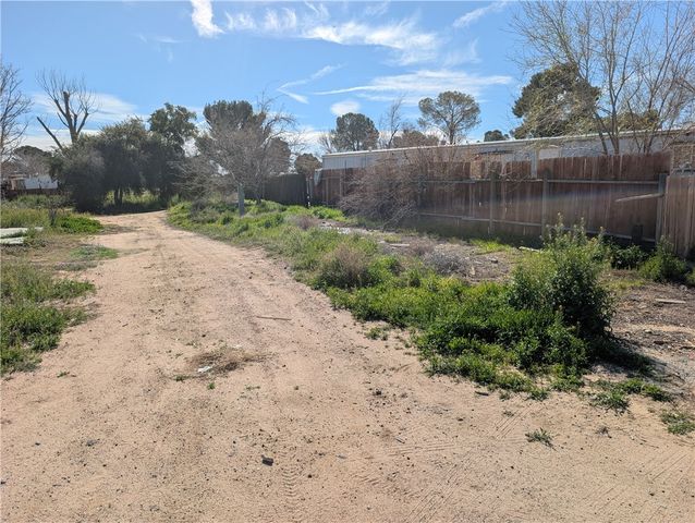 180 Camp Fire, California City, CA 93505