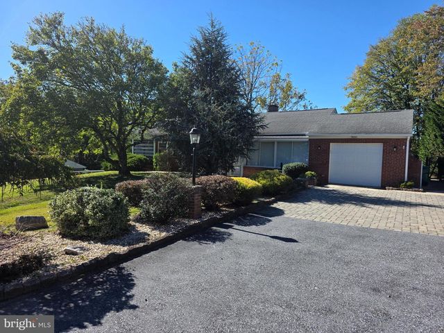 1906 COLONIAL RD, Harrisburg, PA 17112