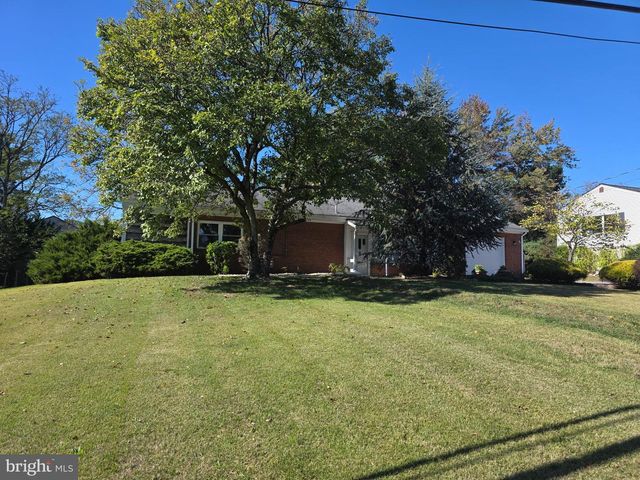 1906 COLONIAL RD, Harrisburg, PA 17112