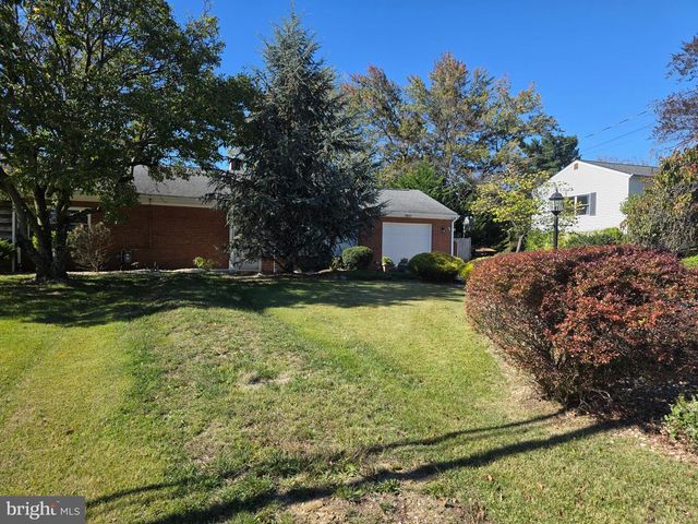 1906 COLONIAL RD, Harrisburg, PA 17112