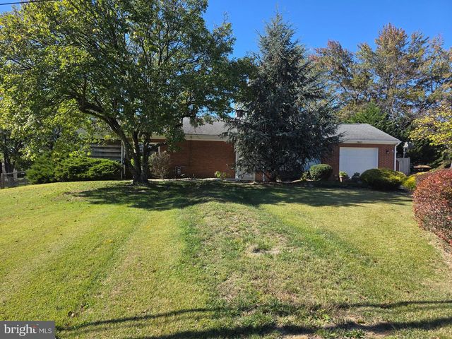 1906 COLONIAL RD, Harrisburg, PA 17112