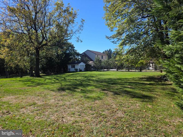 1906 COLONIAL RD, Harrisburg, PA 17112