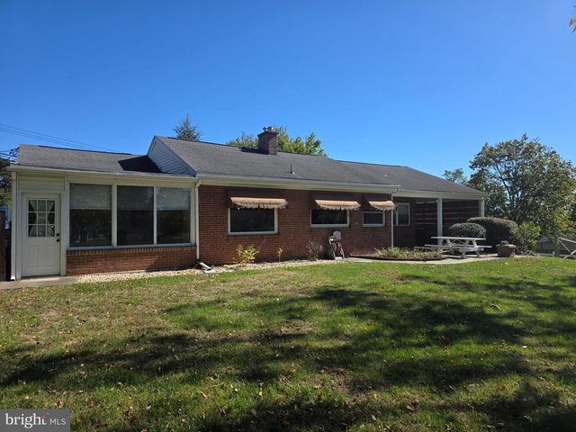 1906 COLONIAL RD, Harrisburg, PA 17112