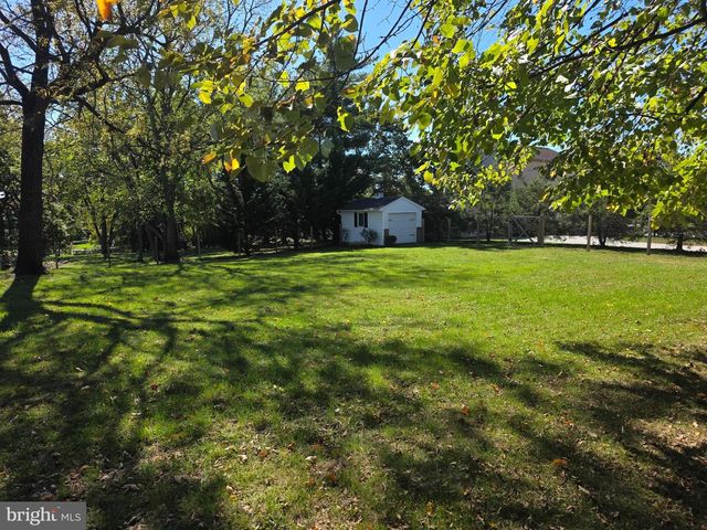 1906 COLONIAL RD, Harrisburg, PA 17112