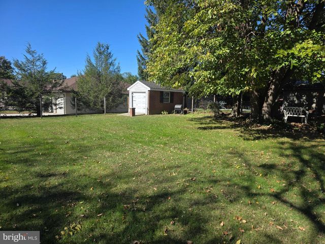 1906 COLONIAL RD, Harrisburg, PA 17112