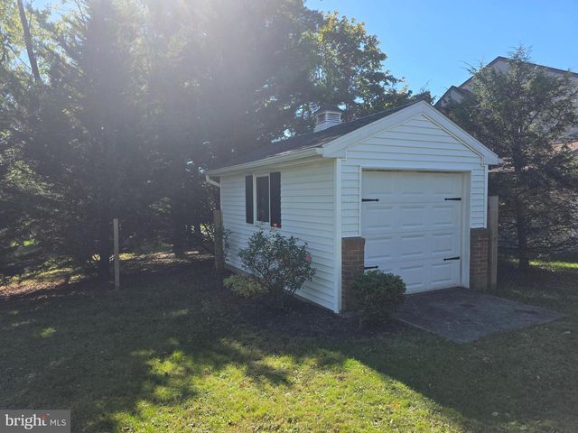 1906 COLONIAL RD, Harrisburg, PA 17112