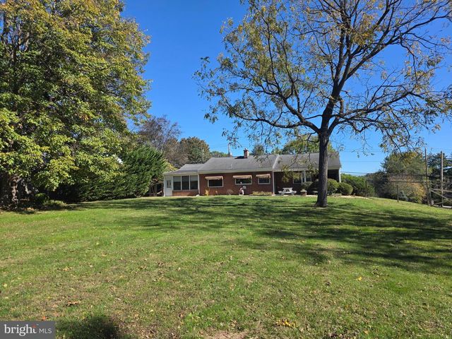 1906 COLONIAL RD, Harrisburg, PA 17112