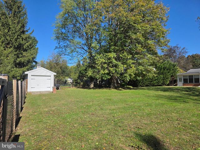 1906 COLONIAL RD, Harrisburg, PA 17112
