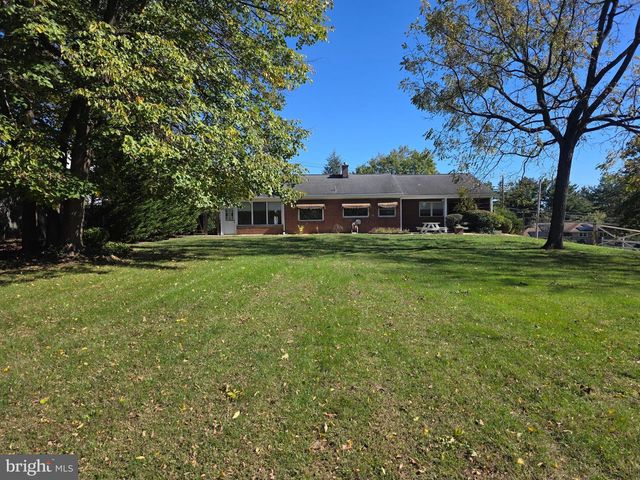 1906 COLONIAL RD, Harrisburg, PA 17112