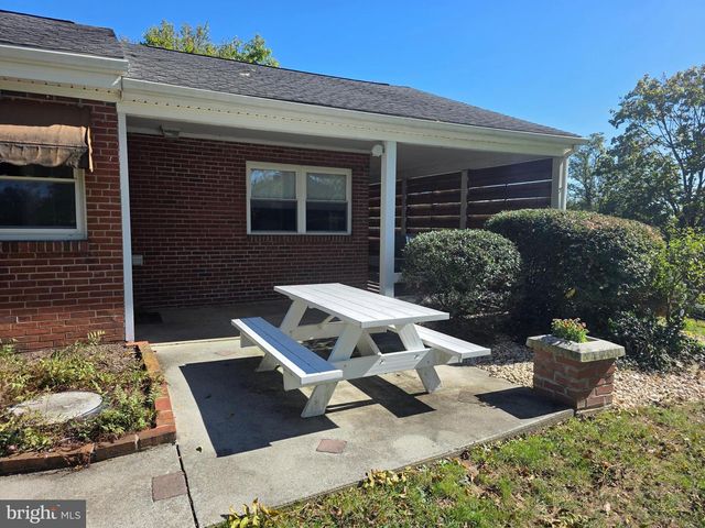 1906 COLONIAL RD, Harrisburg, PA 17112