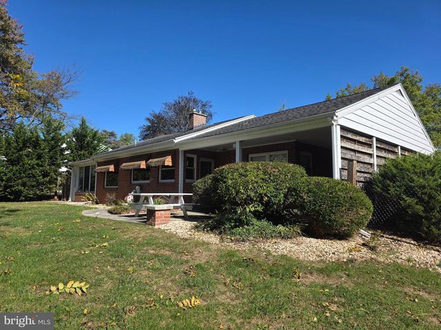 1906 COLONIAL RD, Harrisburg, PA 17112