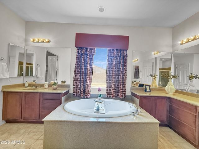 5634 N 82ND Avenue, Glendale, AZ 85303