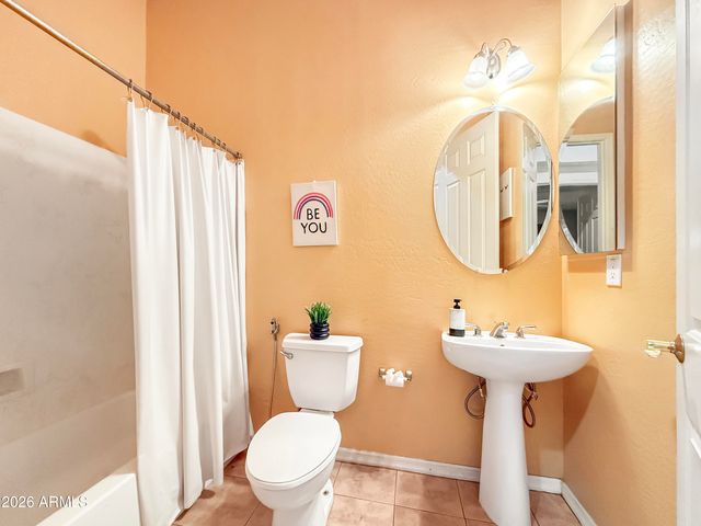 5634 N 82ND Avenue, Glendale, AZ 85303