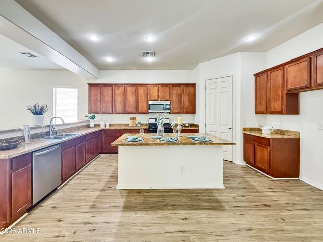 5634 N 82ND Avenue, Glendale, AZ 85303