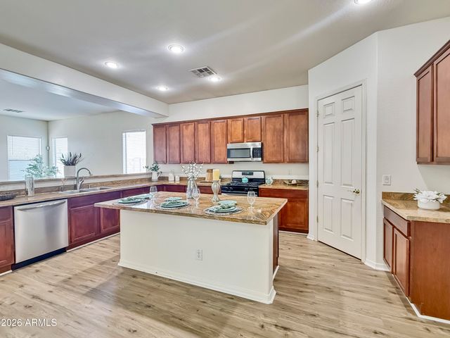 5634 N 82ND Avenue, Glendale, AZ 85303