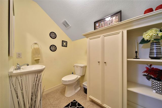 21 Twin Forks Drive, Willis, TX 77378