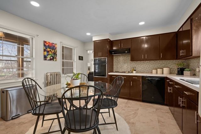 19 Juniper St, Lowell, MA 01852