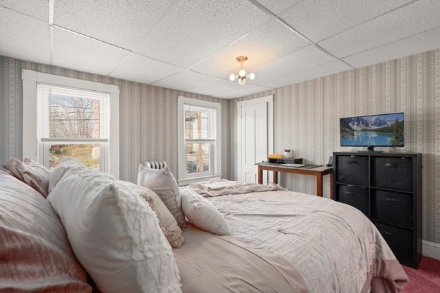 19 Juniper St, Lowell, MA 01852