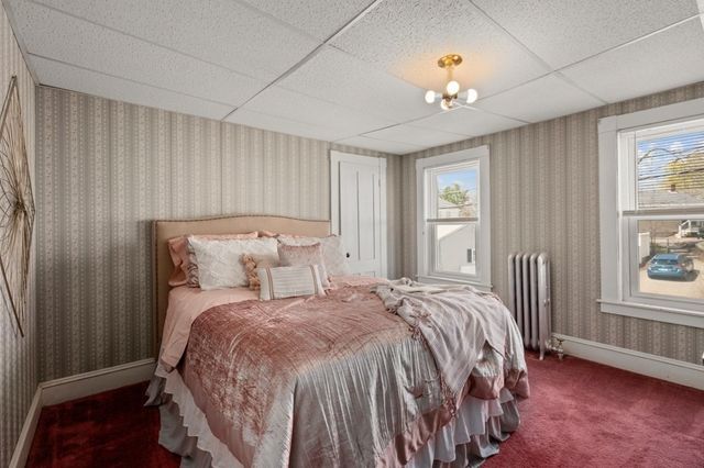 19 Juniper St, Lowell, MA 01852