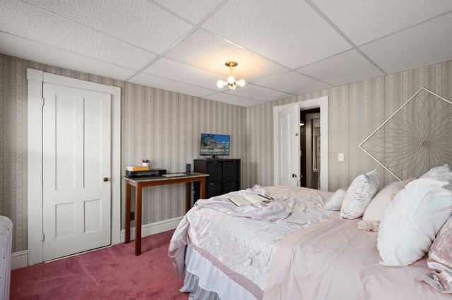 19 Juniper St, Lowell, MA 01852