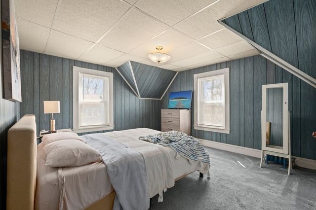 19 Juniper St, Lowell, MA 01852