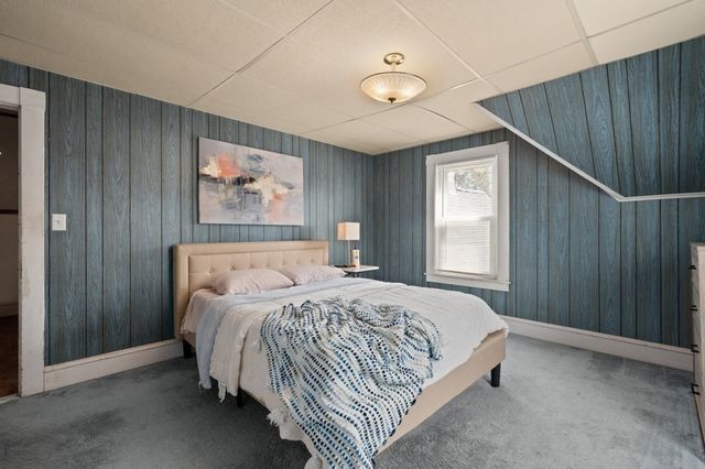 19 Juniper St, Lowell, MA 01852