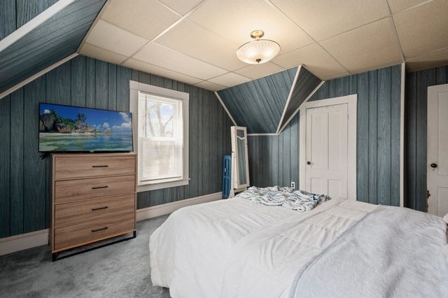 19 Juniper St, Lowell, MA 01852